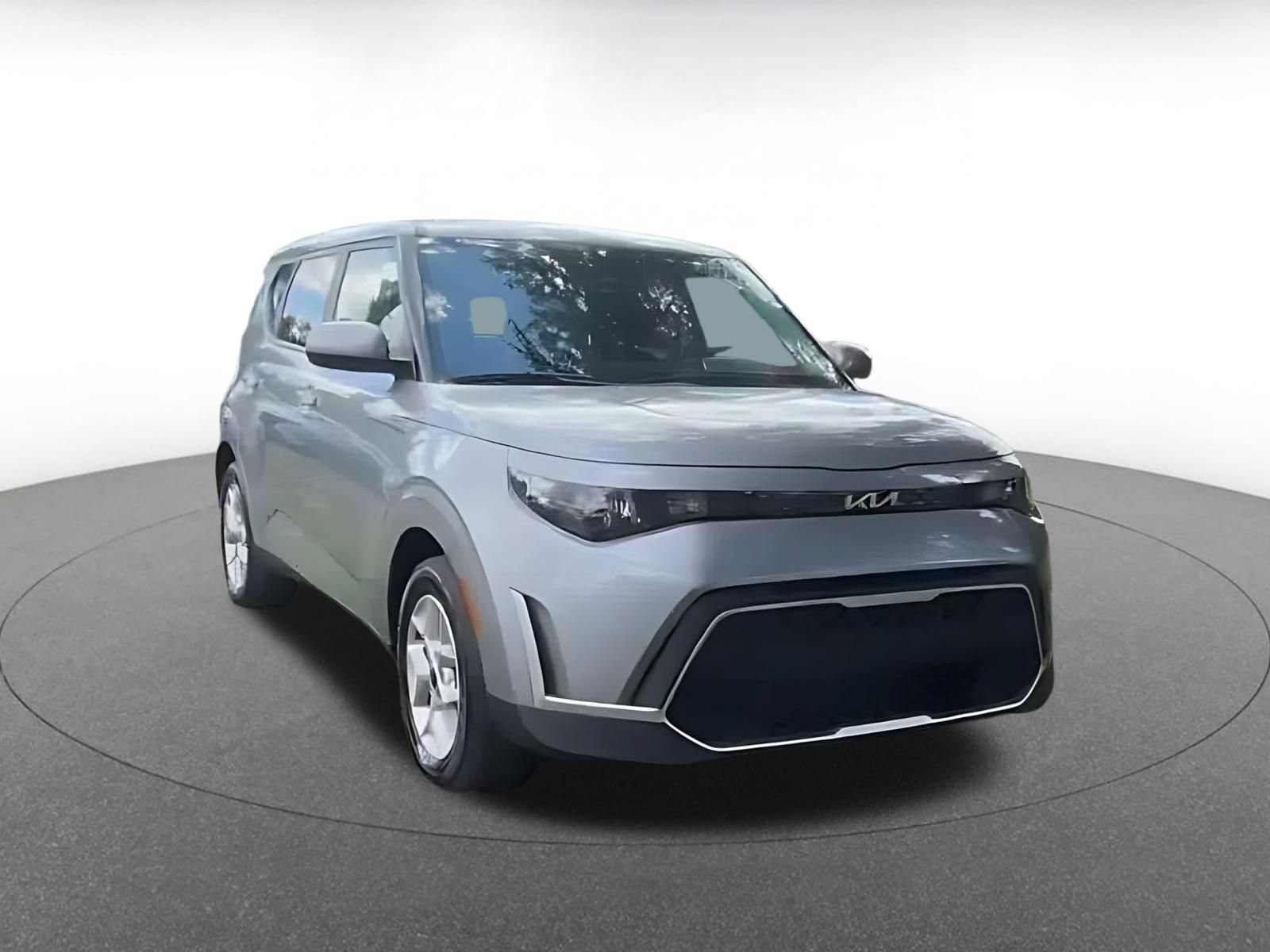 Used 2025 Kia Soul LX w/ LX Technology Package FWD image 2
