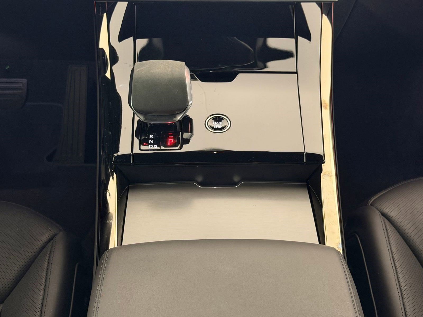 Certified 2025 Land Rover Range Rover Sport SE image 19