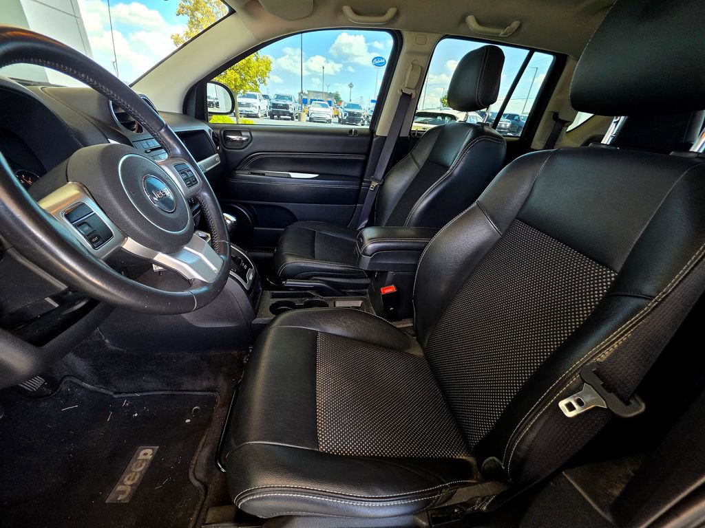 Used 2017 Jeep Compass Latitude AWD/4WD image 14