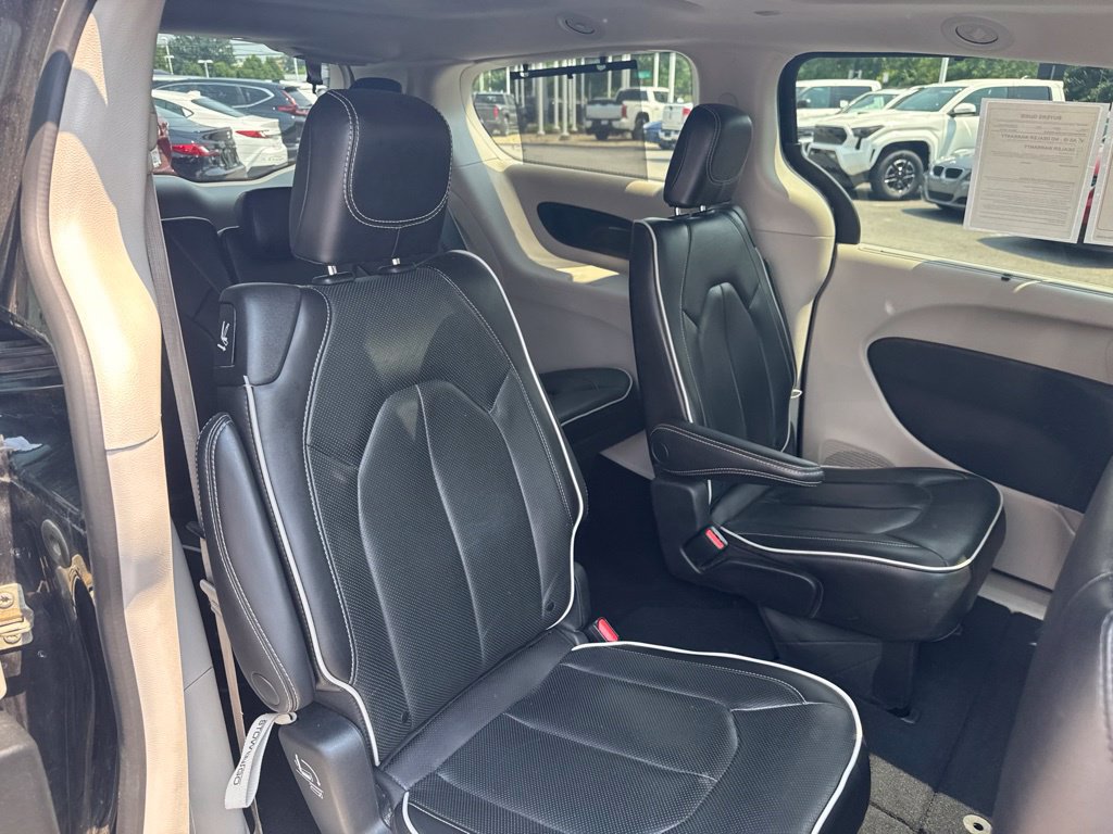 Used 2023 Chrysler Pacifica Limited FWD image 31