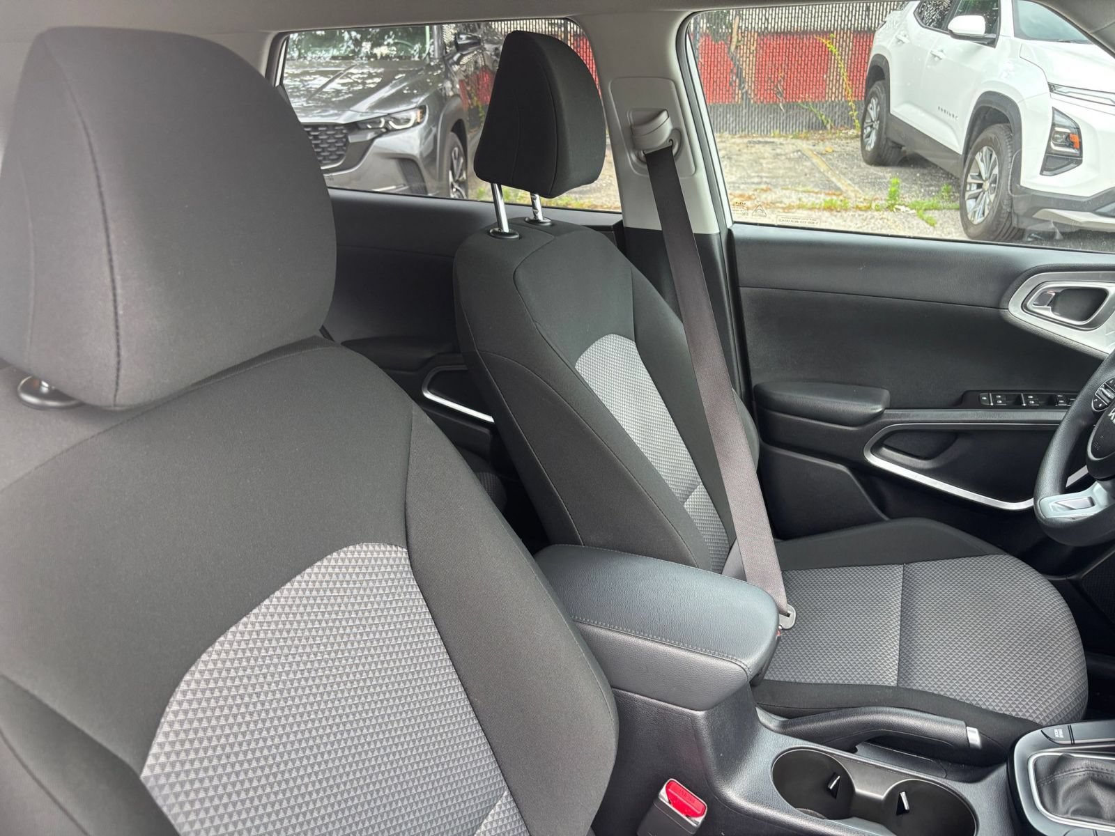 Used 2025 Kia Soul LX w/ LX Technology Package FWD image 31