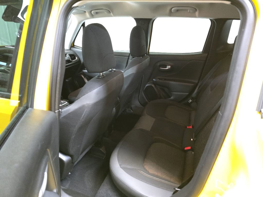 Used 2023 Jeep Renegade Latitude AWD/4WD image 31