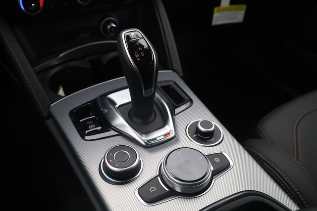 New 2025 Alfa Romeo Stelvio Sprint AWD/4WD image 18