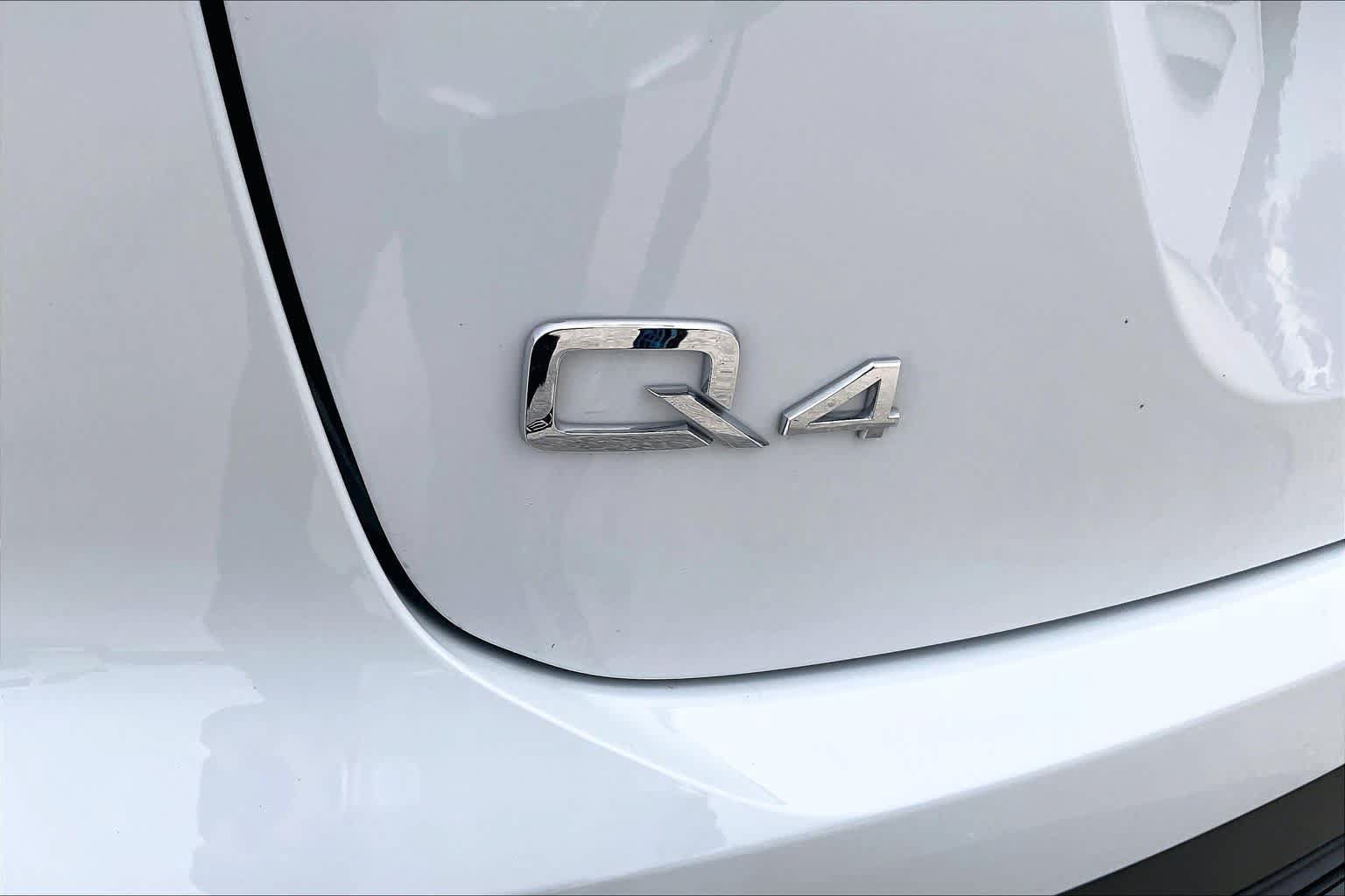 Used 2024 Audi Q4 e-tron Premium Plus AWD/4WD image 9