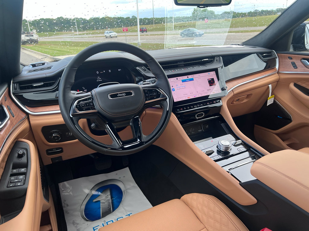 New 2026 Jeep Grand Cherokee Summit w/ Obsidian Package AWD/4WD image 16