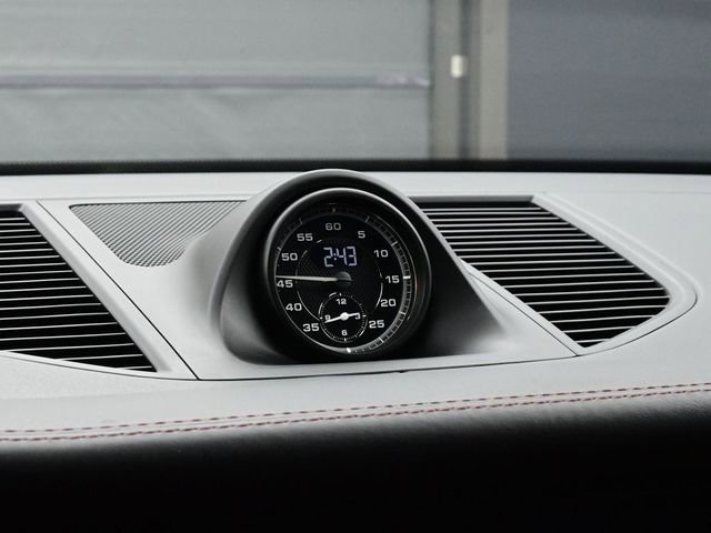 Certified 2023 Porsche Macan Turbo image 12