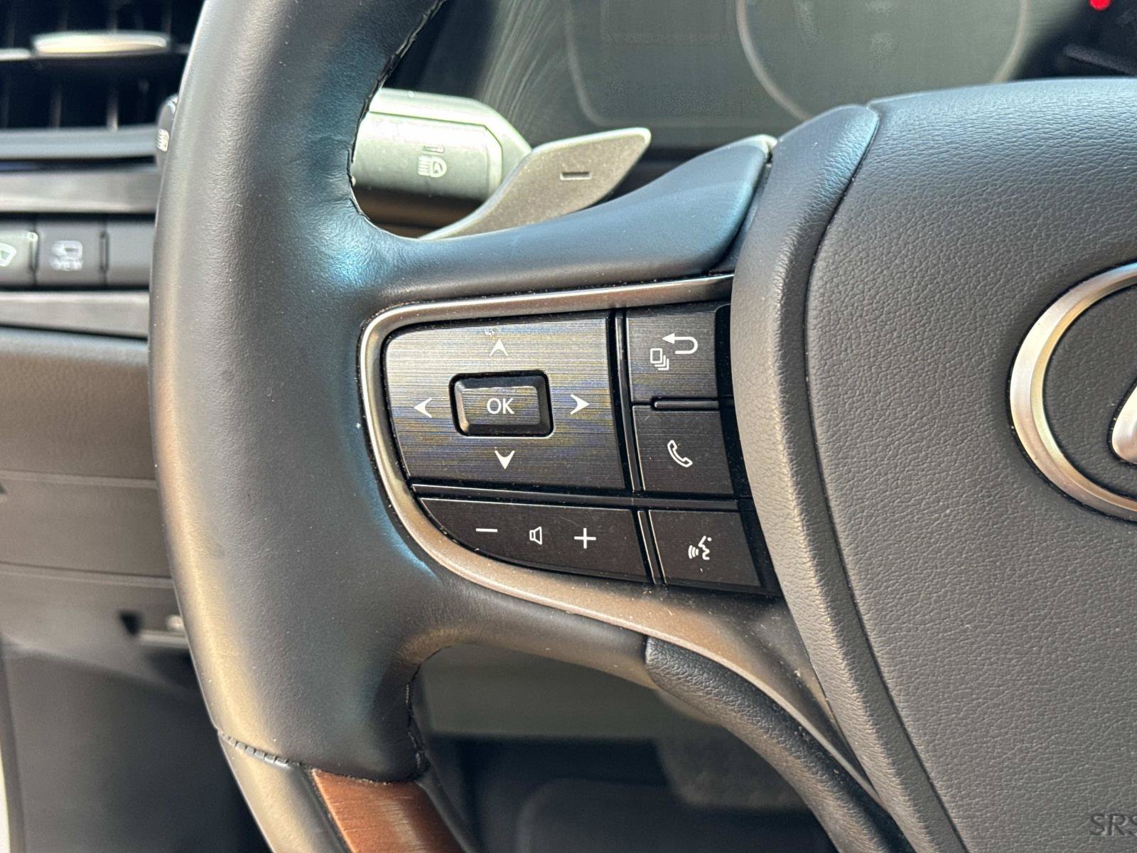 Used 2024 Lexus ES 300h w/ Technology Package FWD image 36