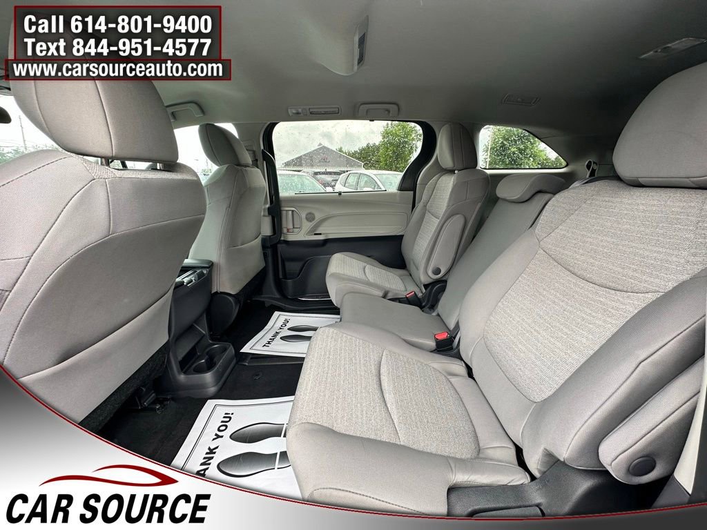 Used 2024 Toyota Sienna LE FWD image 17