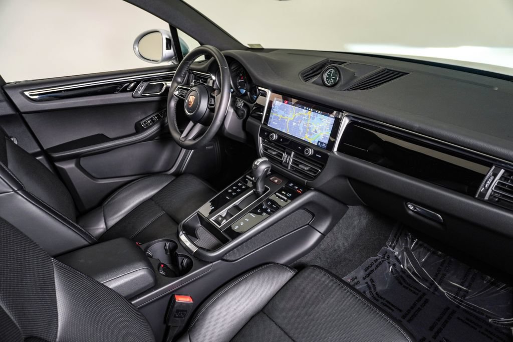 Certified 2026 Porsche Macan AWD/4WD image 14