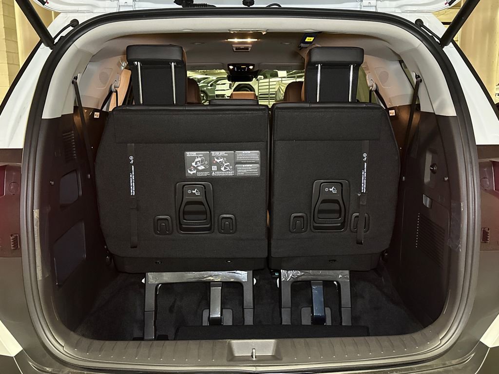 New 2026 Kia Carnival EX FWD image 6