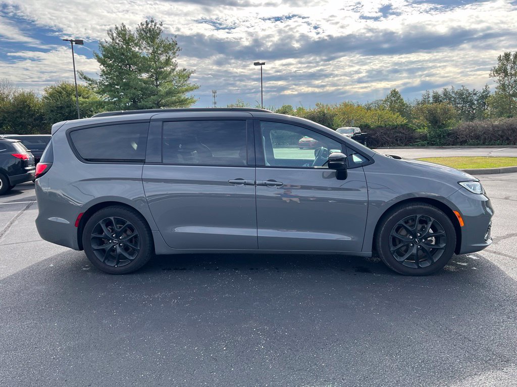 Used 2025 Chrysler Pacifica Limited FWD image 5