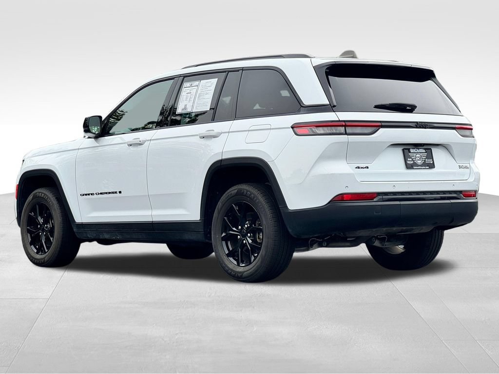 Used 2024 Jeep Grand Cherokee Altitude AWD/4WD image 5