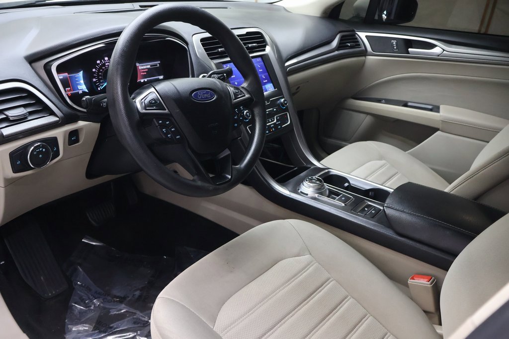Used 2020 Ford Fusion SE image 18