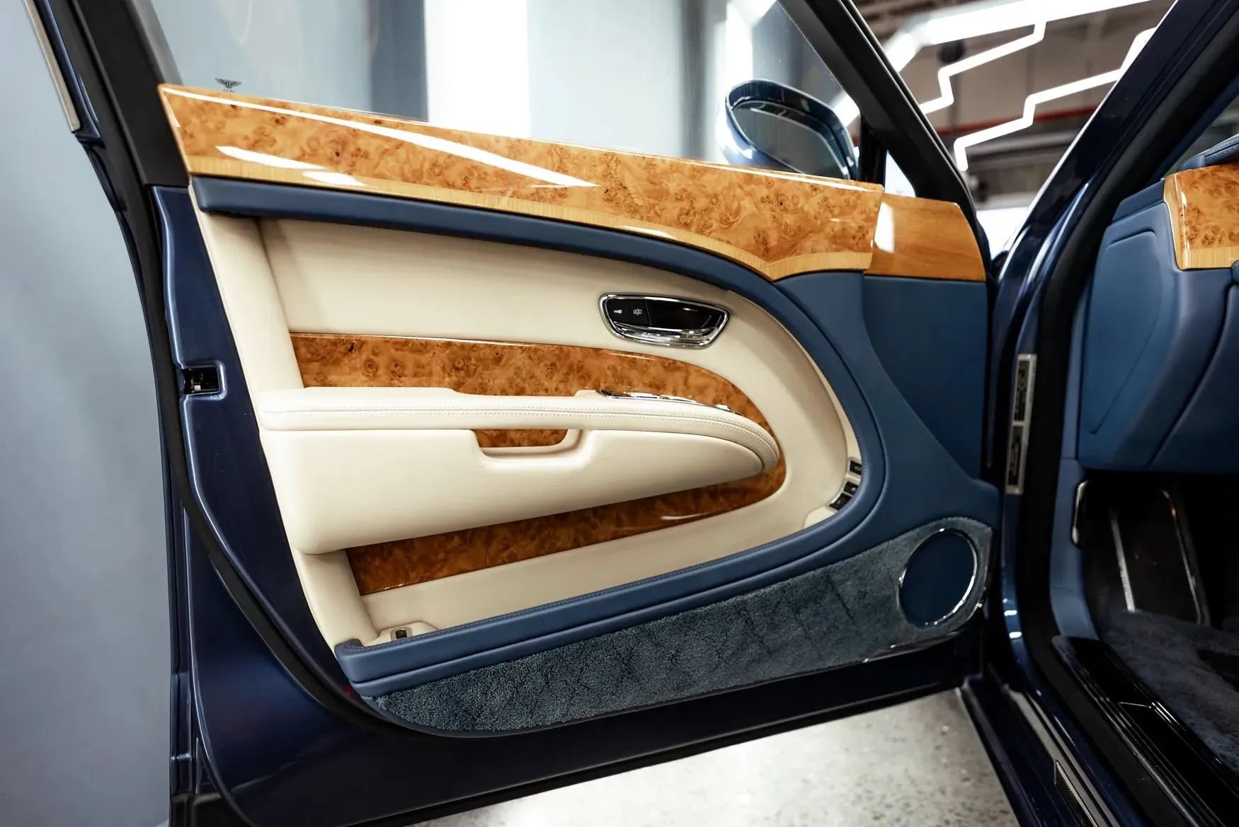 Used 2011 Bentley Mulsanne RWD image 18