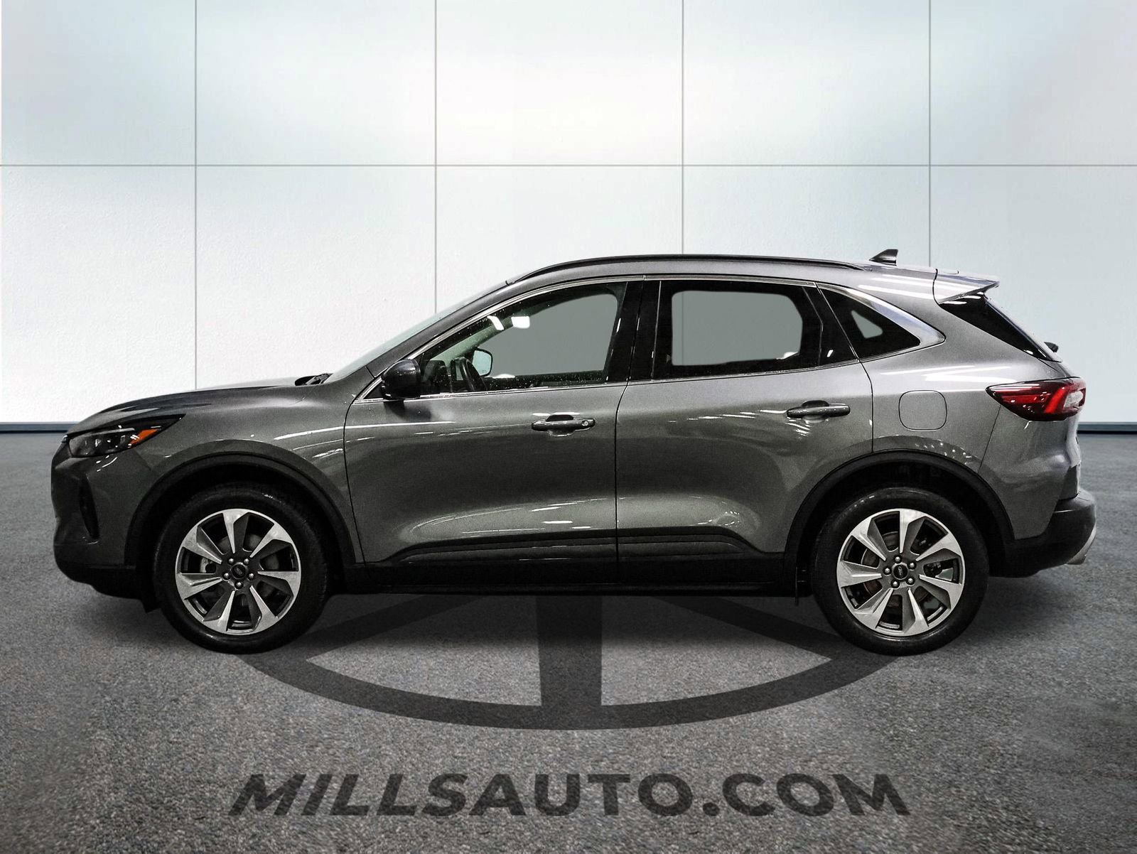 Certified 2025 Ford Escape Platinum AWD/4WD image 3
