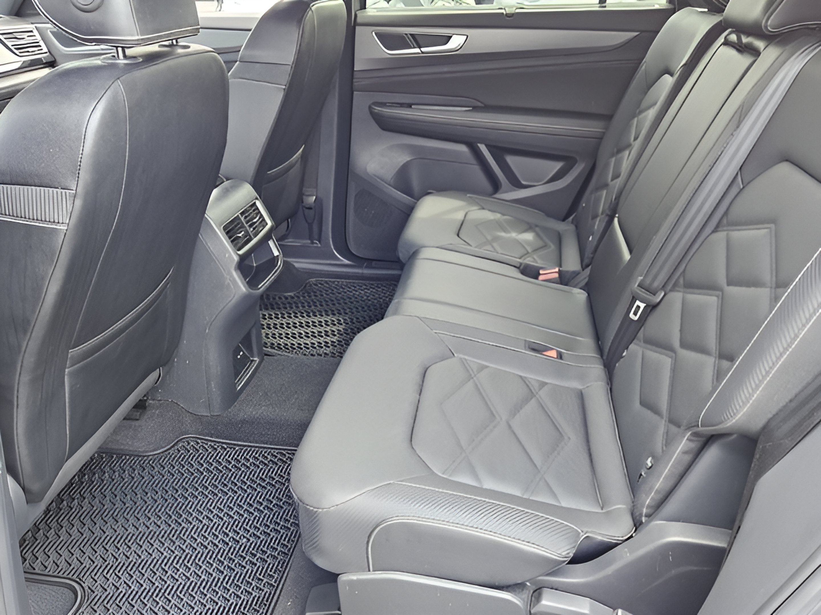 Certified 2024 Volkswagen Atlas Cross Sport SE AWD/4WD image 9
