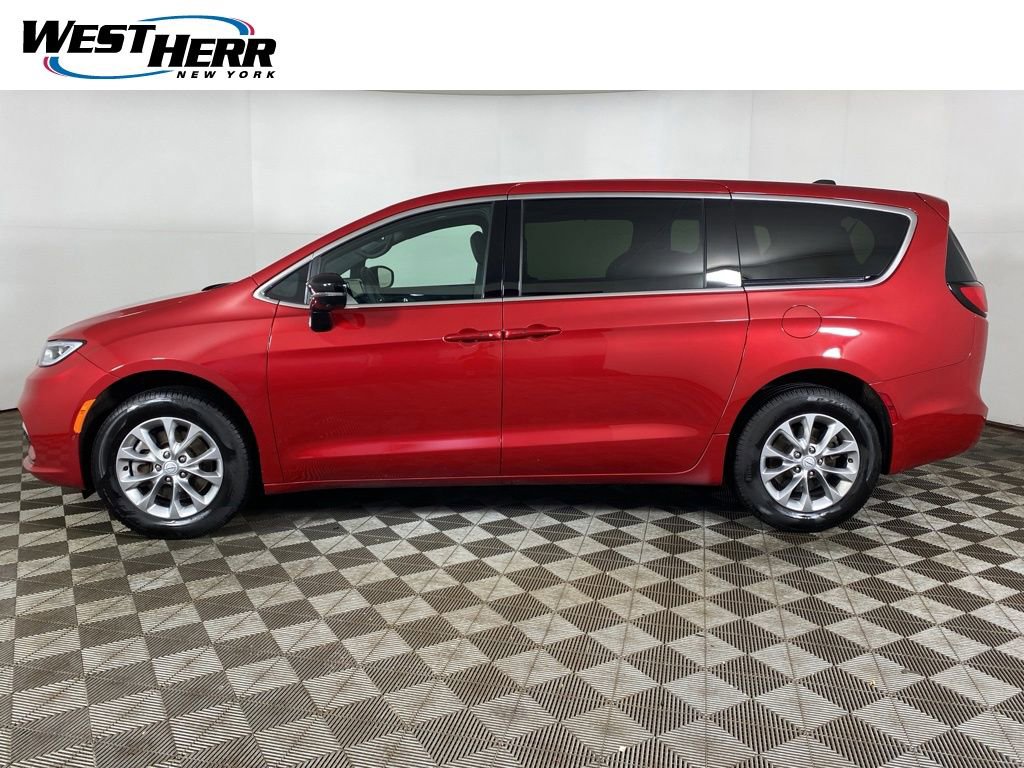 Used 2026 Chrysler Pacifica Select AWD/4WD image 26
