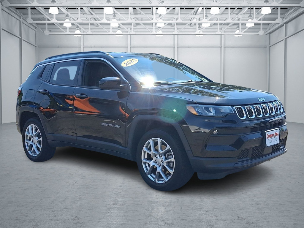 Used 2023 Jeep Compass Latitude AWD/4WD image 11