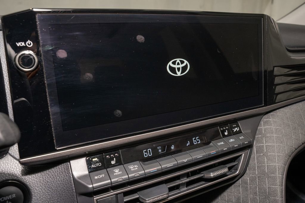 Used 2025 Toyota Camry XLE image 13