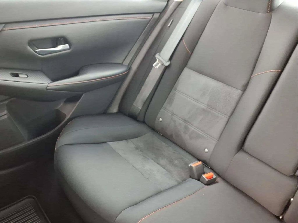 Certified 2025 Nissan Sentra SR FWD image 15
