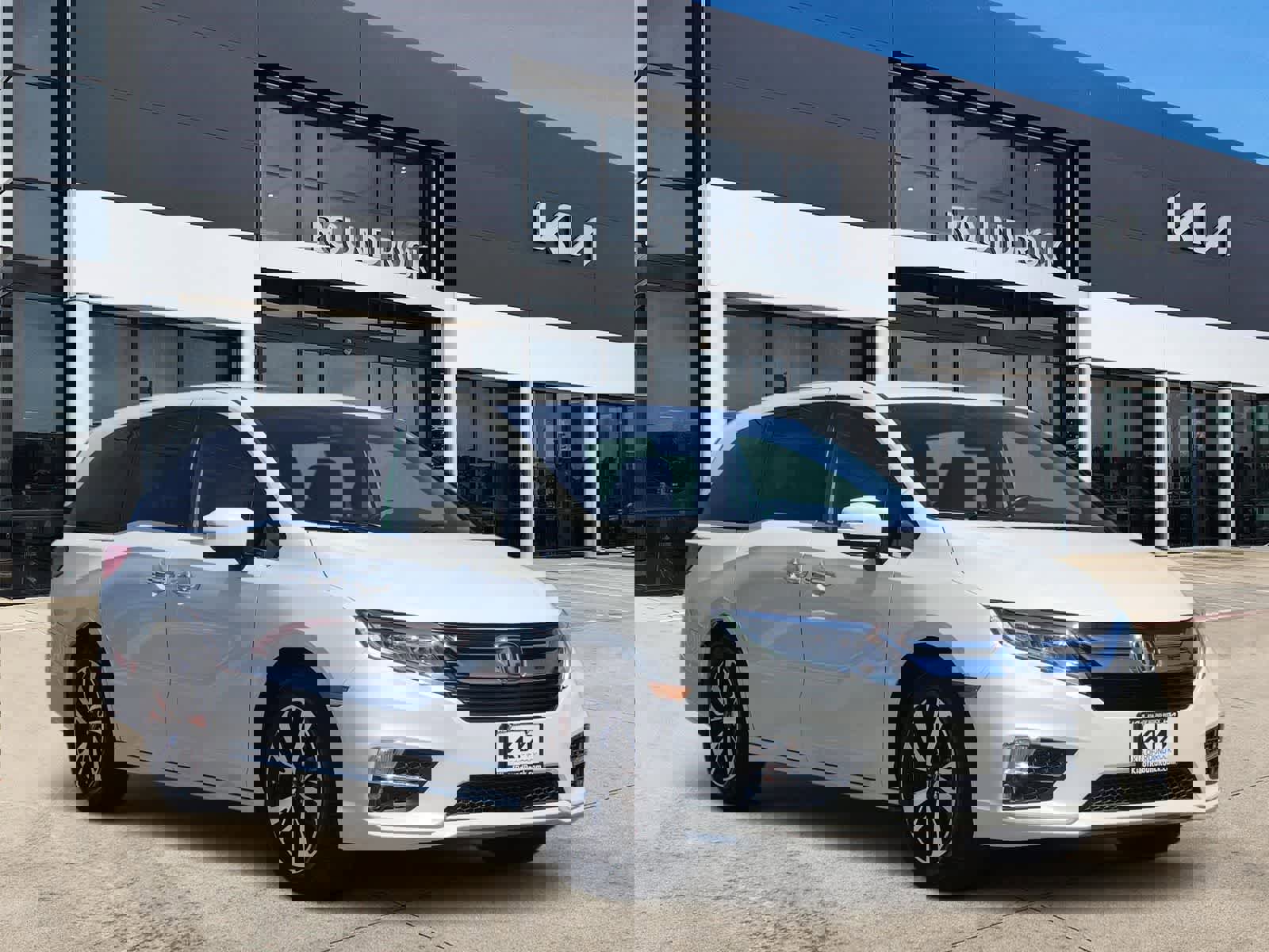 Used 2018 Honda Odyssey Elite image 3