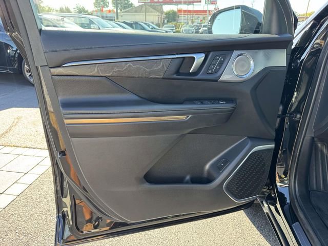 Used 2025 Buick Enclave Avenir w/ Super Cruise Package image 16