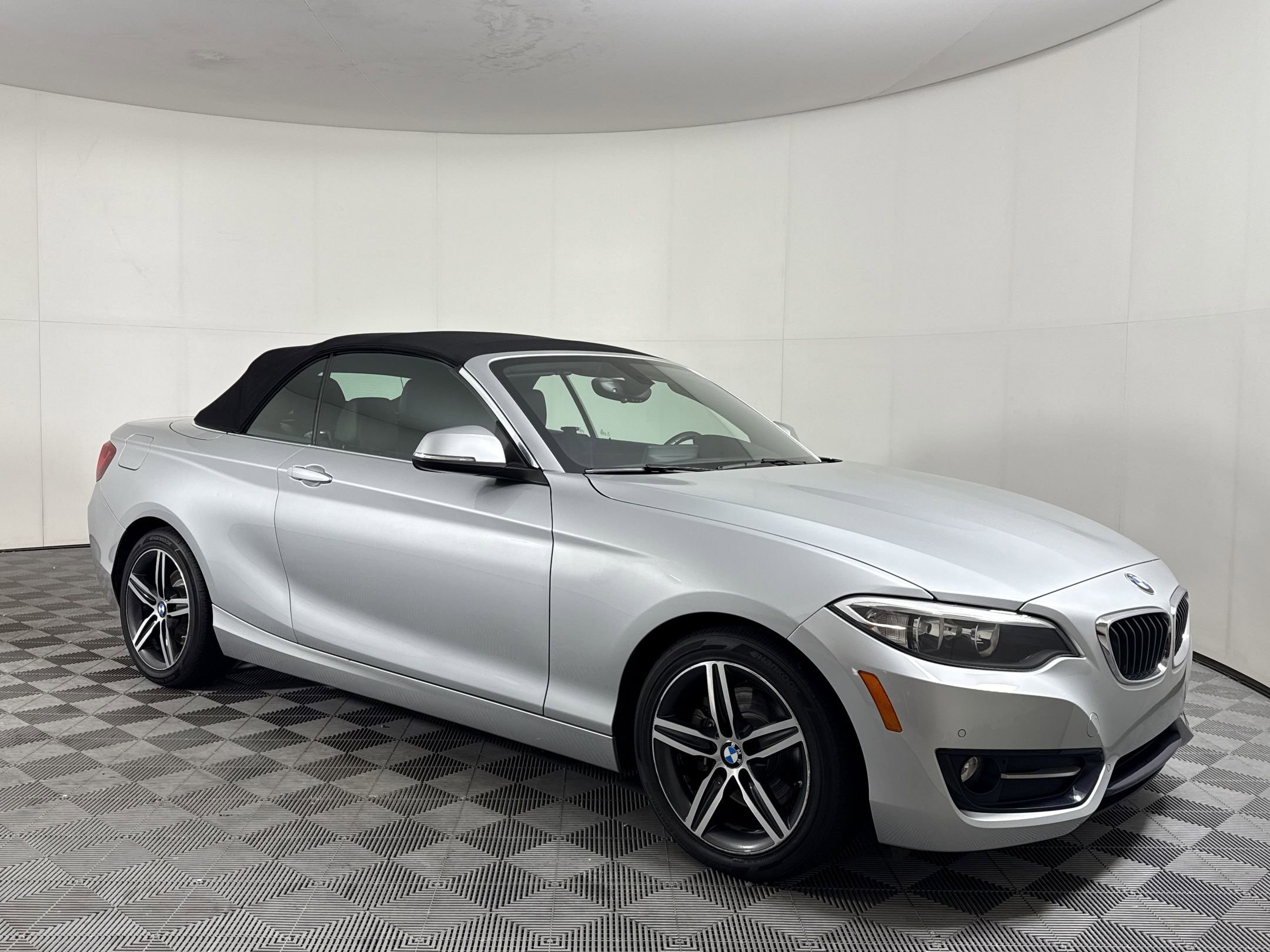 Used 2017 BMW 230i Convertible RWD image 7