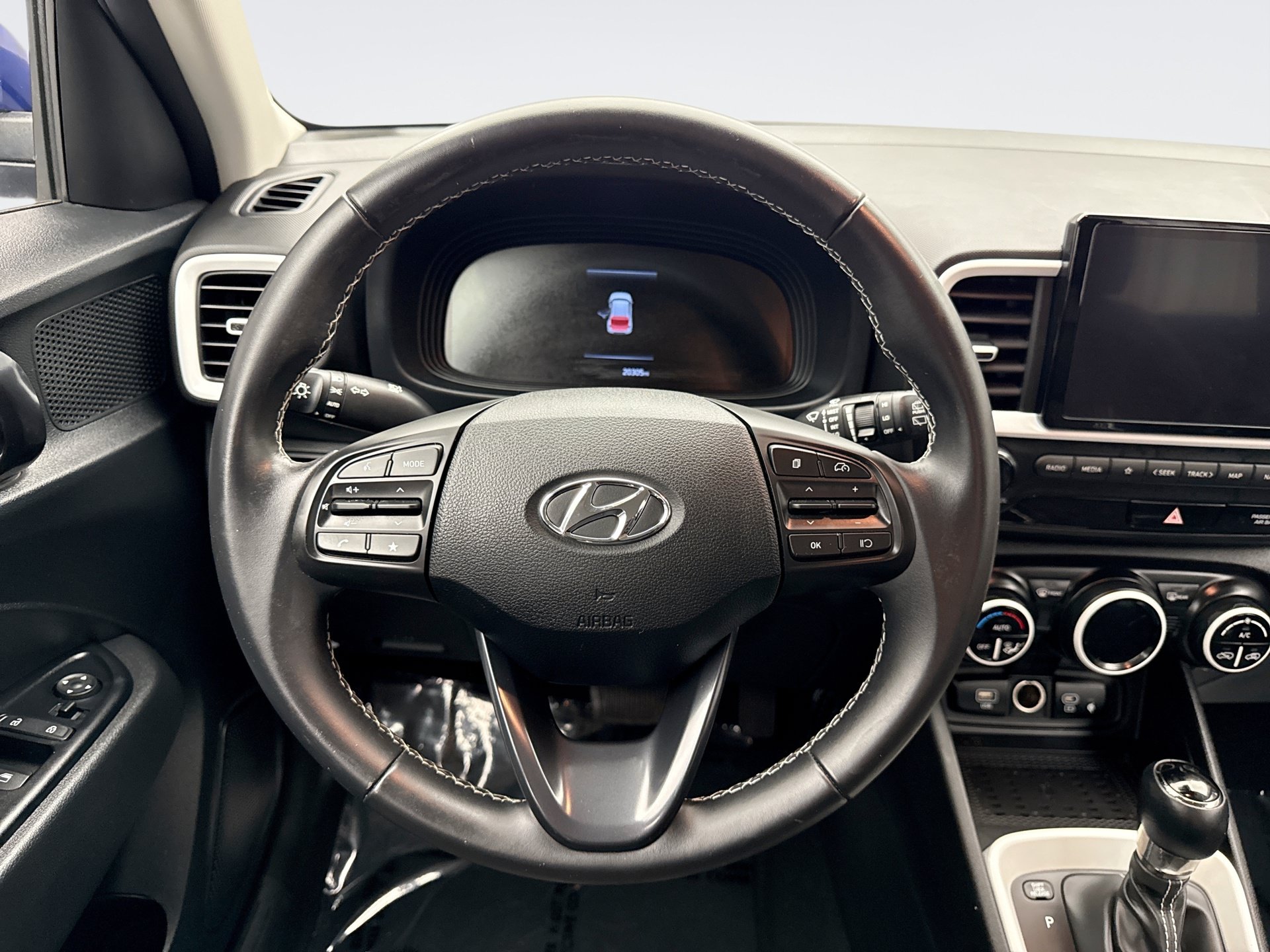 Used 2024 Hyundai Venue Limited FWD image 12