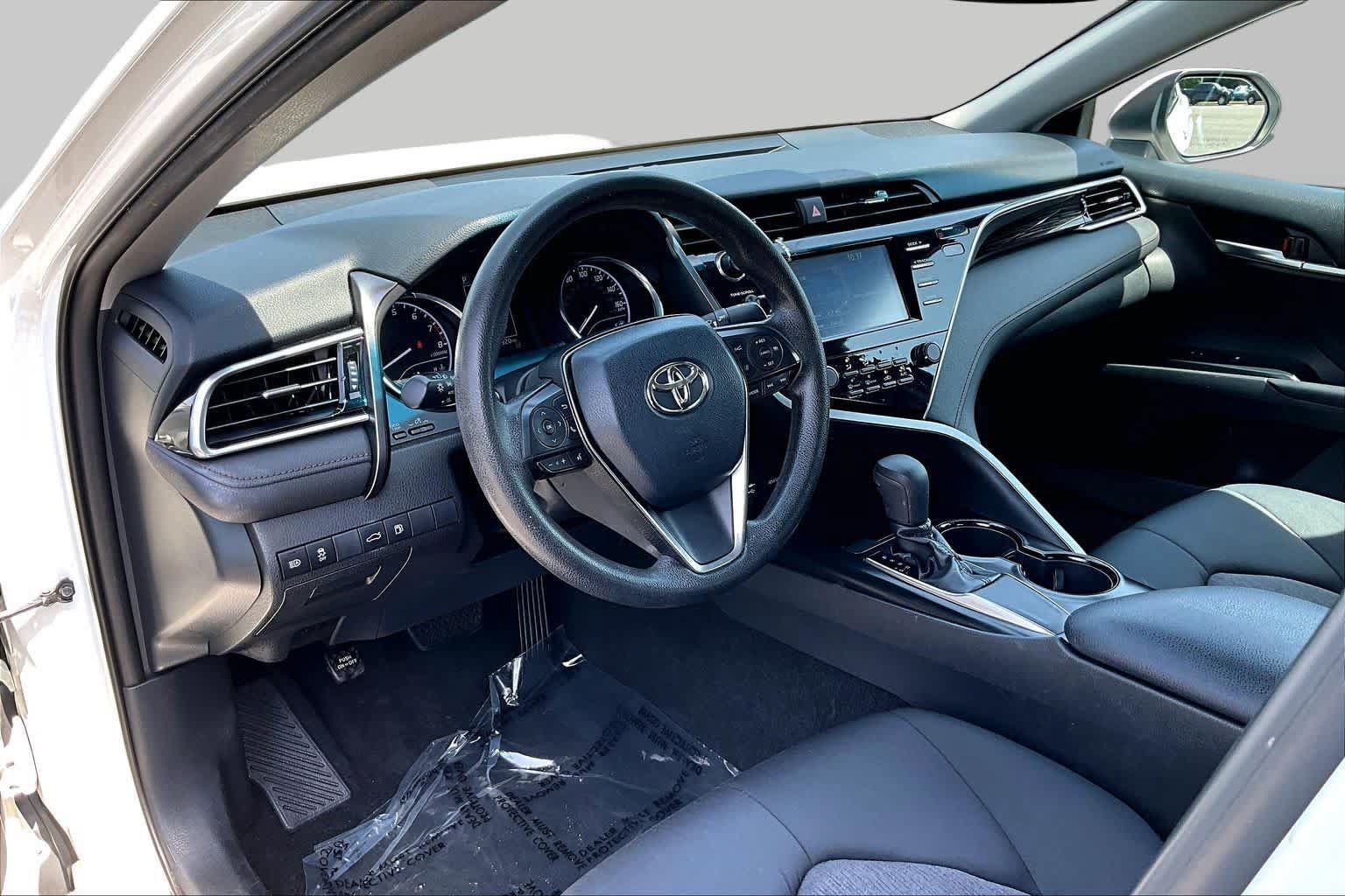 Used 2018 Toyota Camry LE FWD image 17