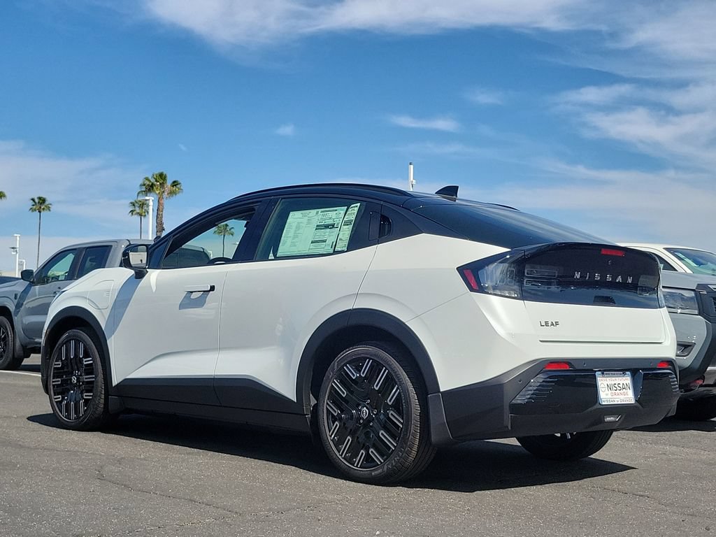 New 2026 Nissan Leaf Platinum+ w/ Cargo Package (Platinum+) FWD image 2