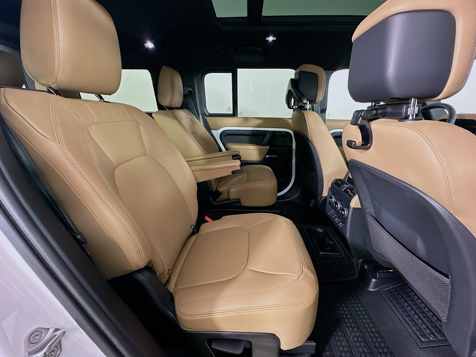 New 2026 Land Rover Defender 130 X-Dynamic SE AWD/4WD image 41