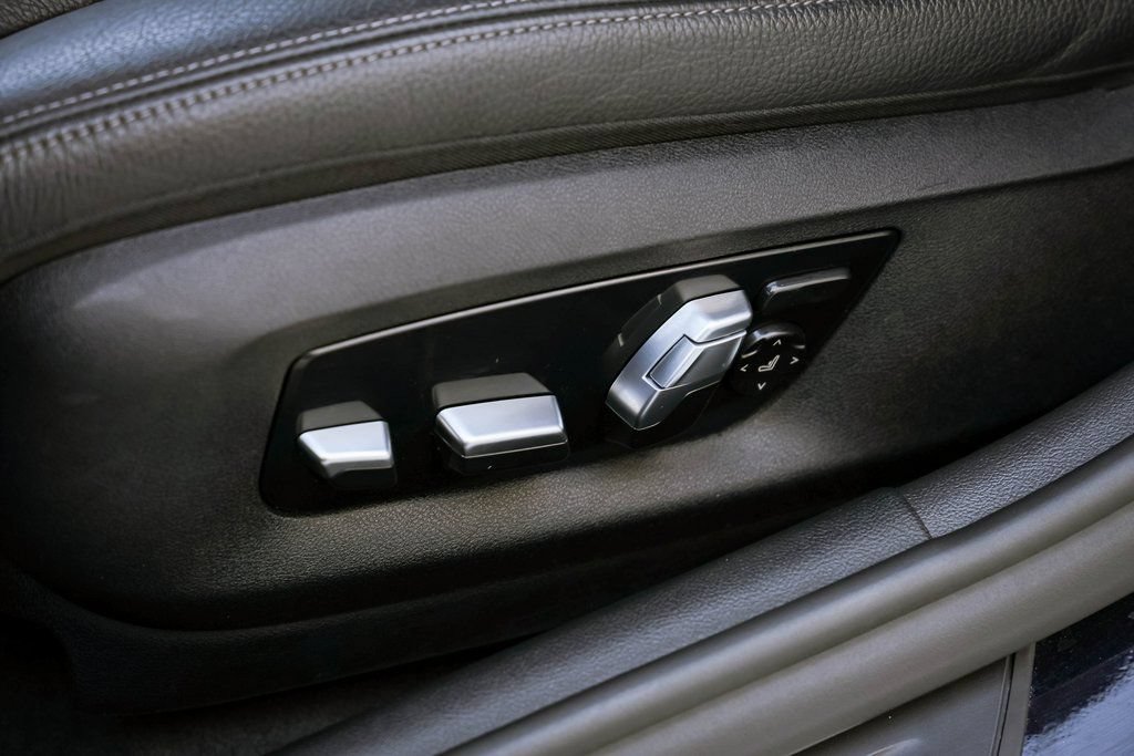 Used 2022 BMW M550i xDrive AWD/4WD image 19