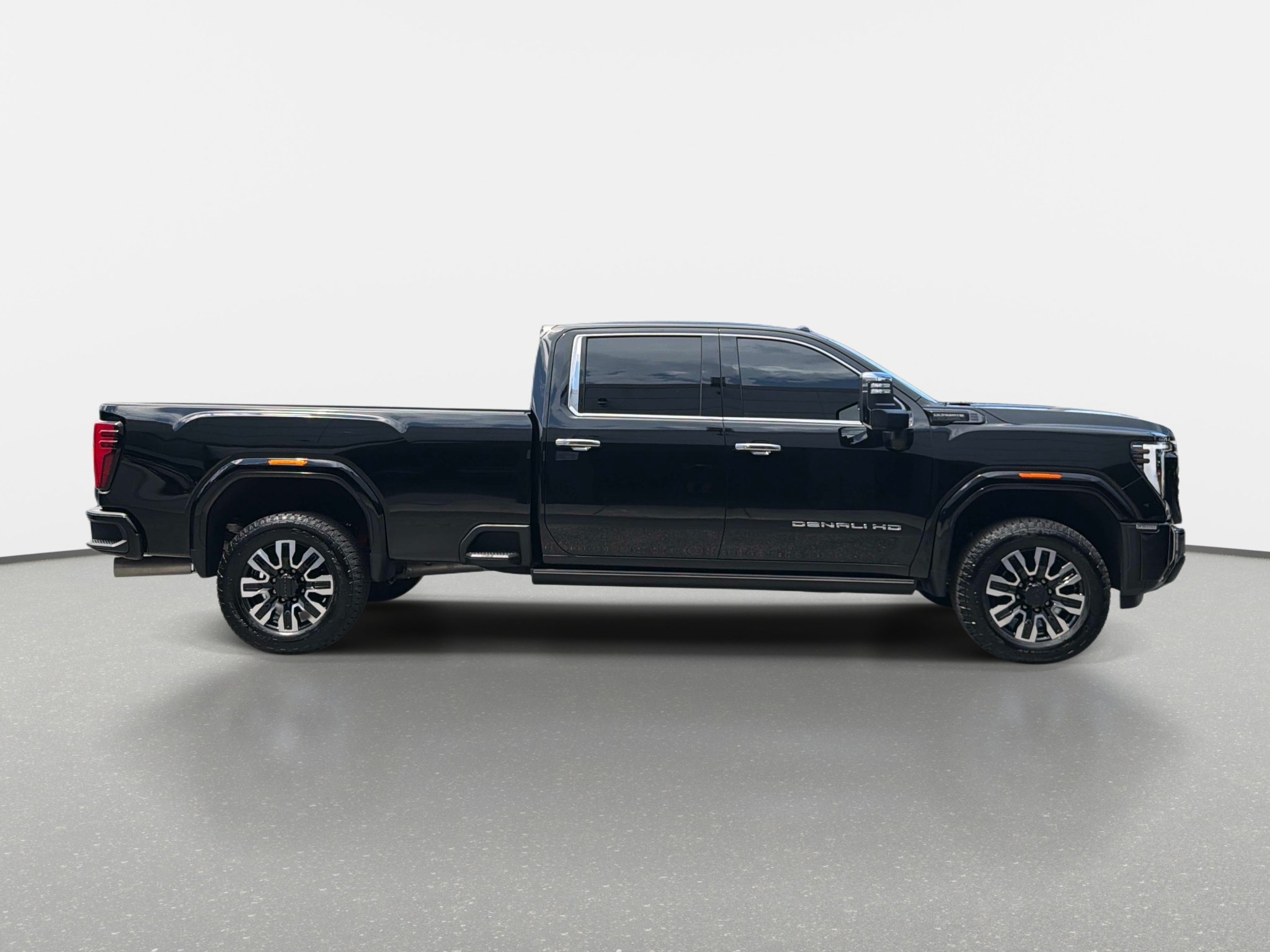 Used 2025 GMC Sierra 2500 Denali Ultimate w/ Max Trailering Package AWD/4WD image 2