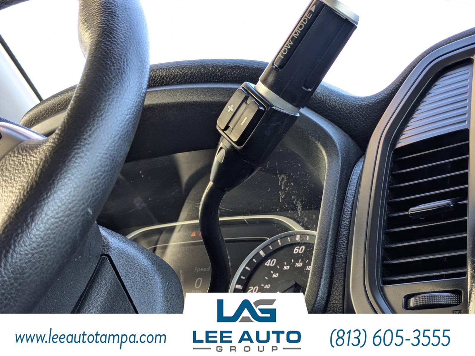 Used 2023 Nissan Titan SV image 18