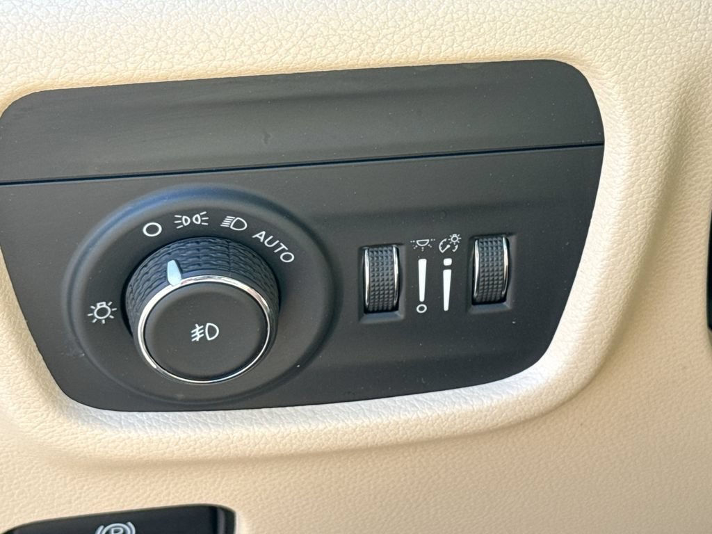 Used 2022 Jeep Grand Cherokee Limited AWD/4WD image 28
