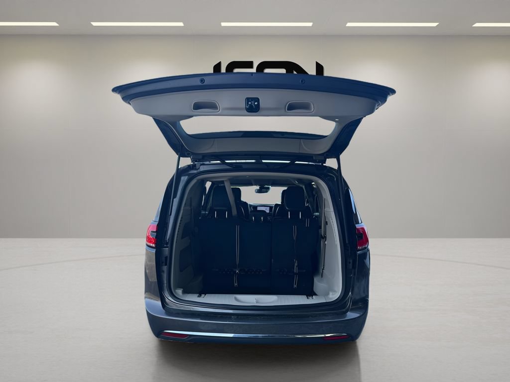 Used 2022 Chrysler Pacifica Touring-L FWD image 24