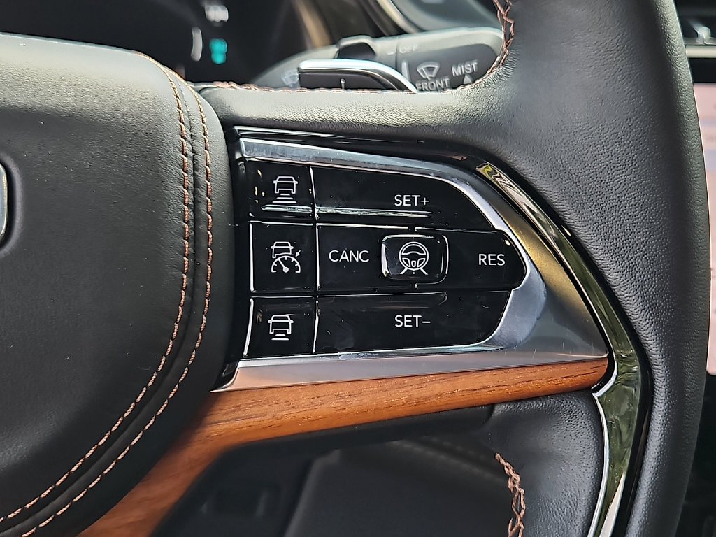 Used 2023 Jeep Grand Cherokee Summit AWD/4WD image 24