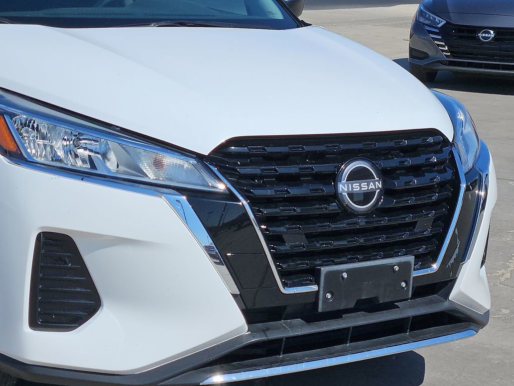 Used 2024 Nissan Kicks S FWD image 7