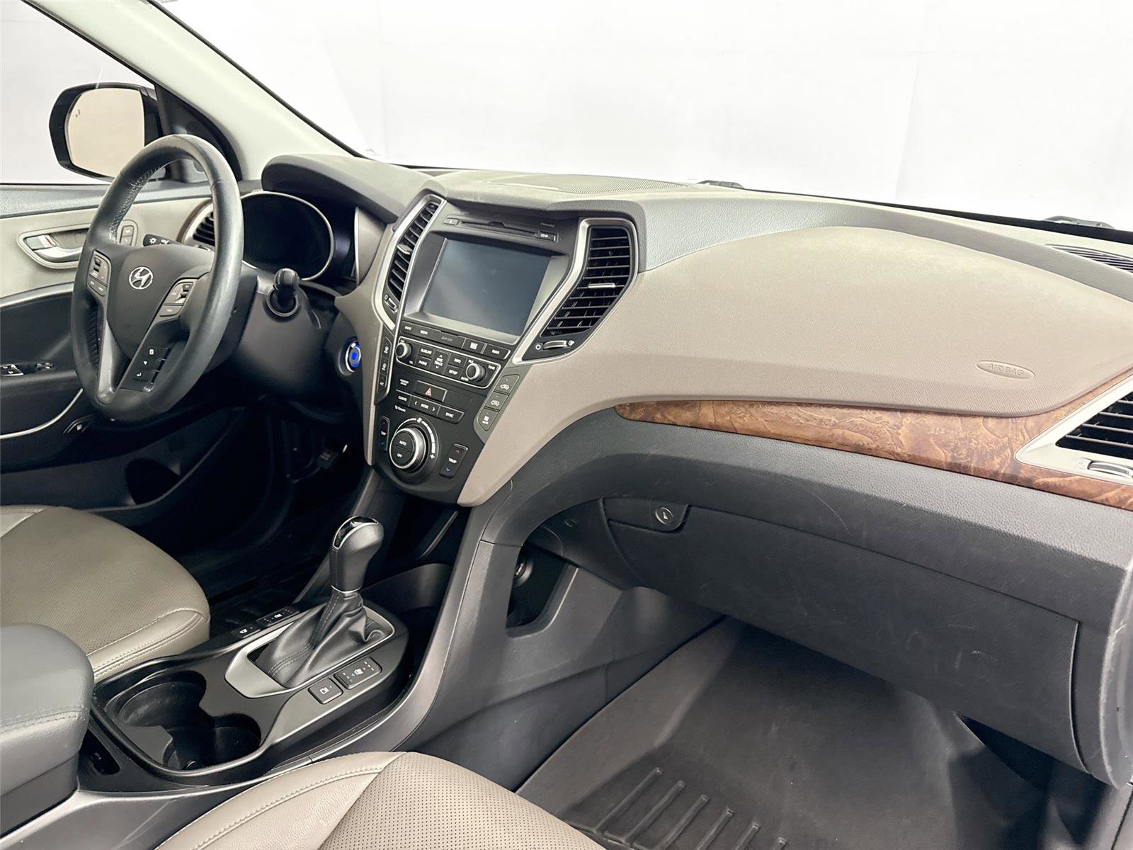 Used 2017 Hyundai Santa Fe SE image 51