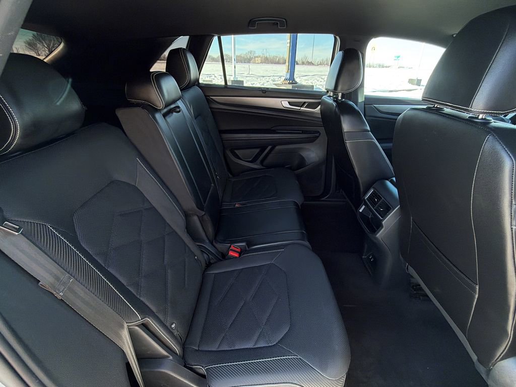 Used 2024 Volkswagen Atlas Cross Sport SE image 13