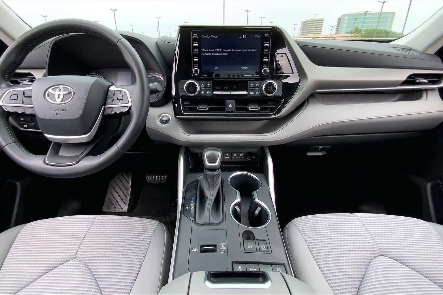 Used 2022 Toyota Highlander LE FWD image 15