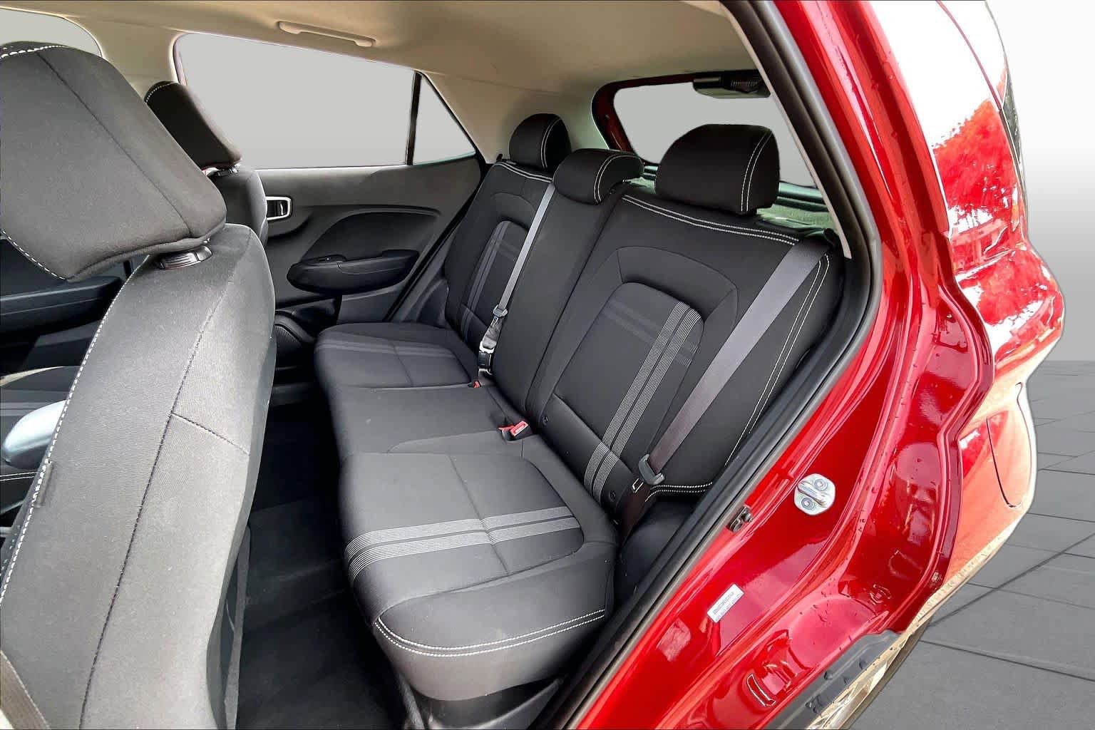 Used 2025 Hyundai Venue SEL FWD image 20