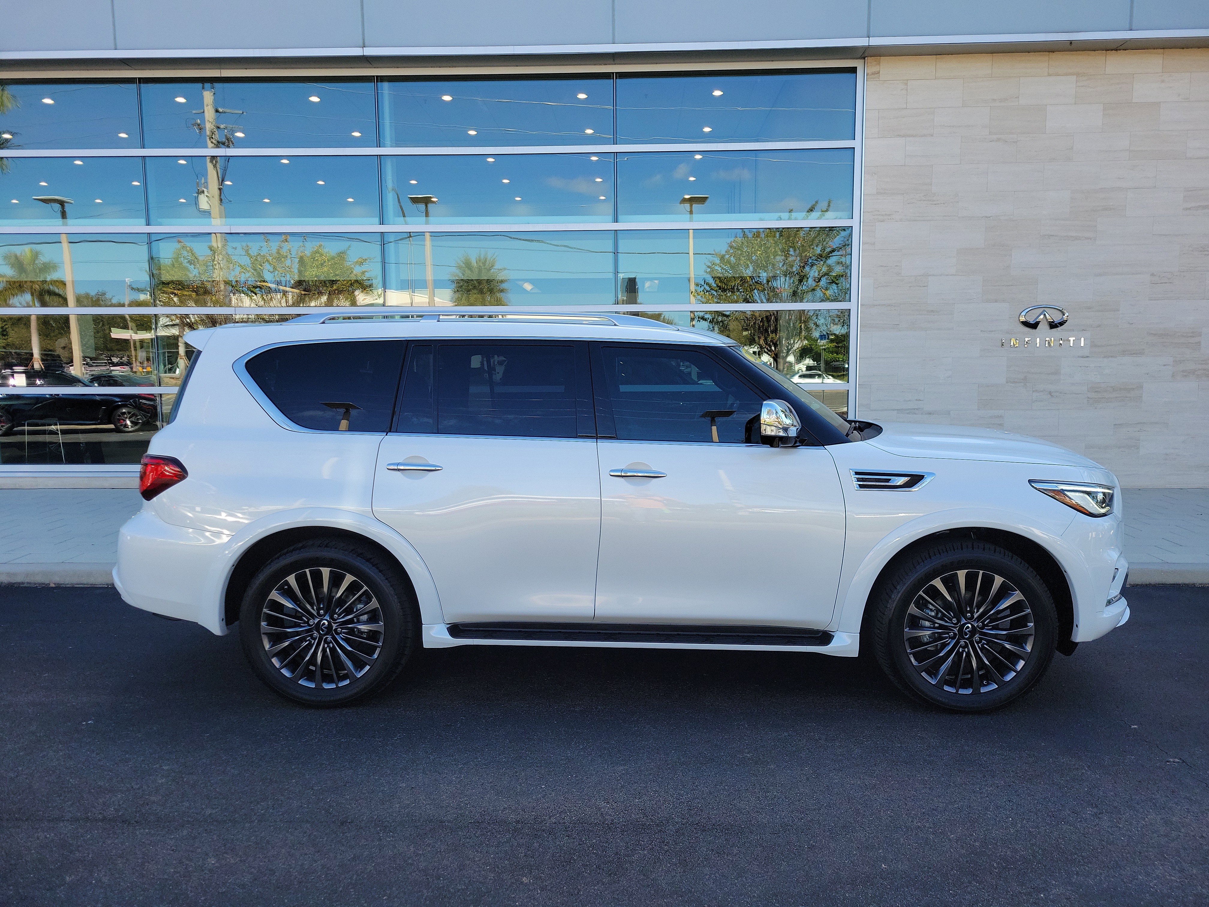 Certified 2024 INFINITI QX80 Sensory w/ Cargo Package image 3