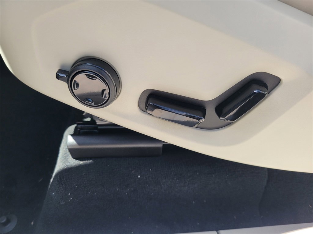 New 2026 Volvo XC90 B6 Ultra image 11