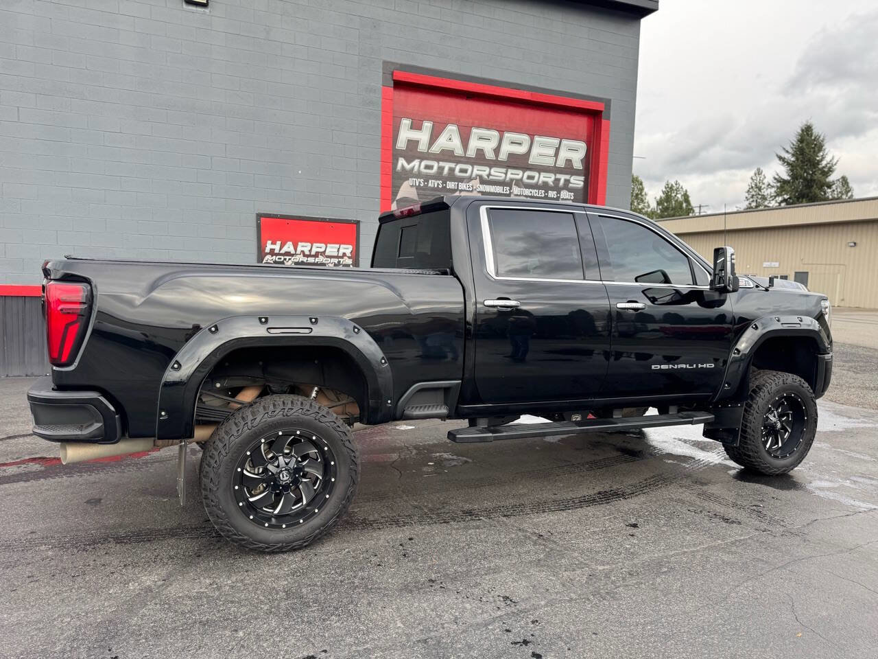 Used 2024 GMC Sierra 3500 Denali w/ Technology Package image 7