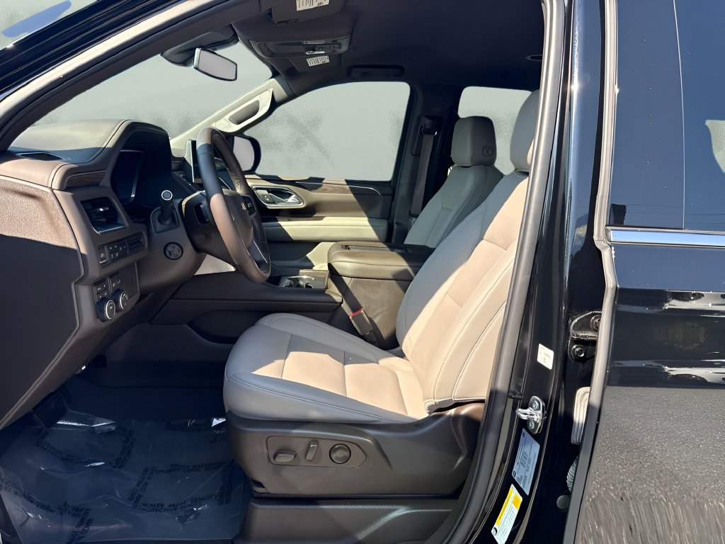 Used 2022 Chevrolet Tahoe LT w/ Luxury Package AWD/4WD image 9