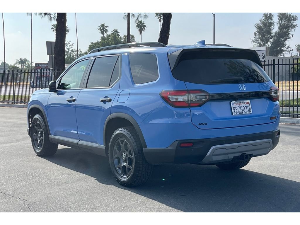 Certified 2025 Honda Pilot TrailSport image 3