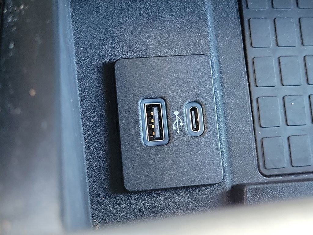 Used 2022 Ford F250 Platinum w/ FX4 Off-Road Package image 32