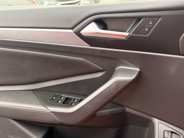 Used 2024 Volkswagen Jetta SE FWD image 19
