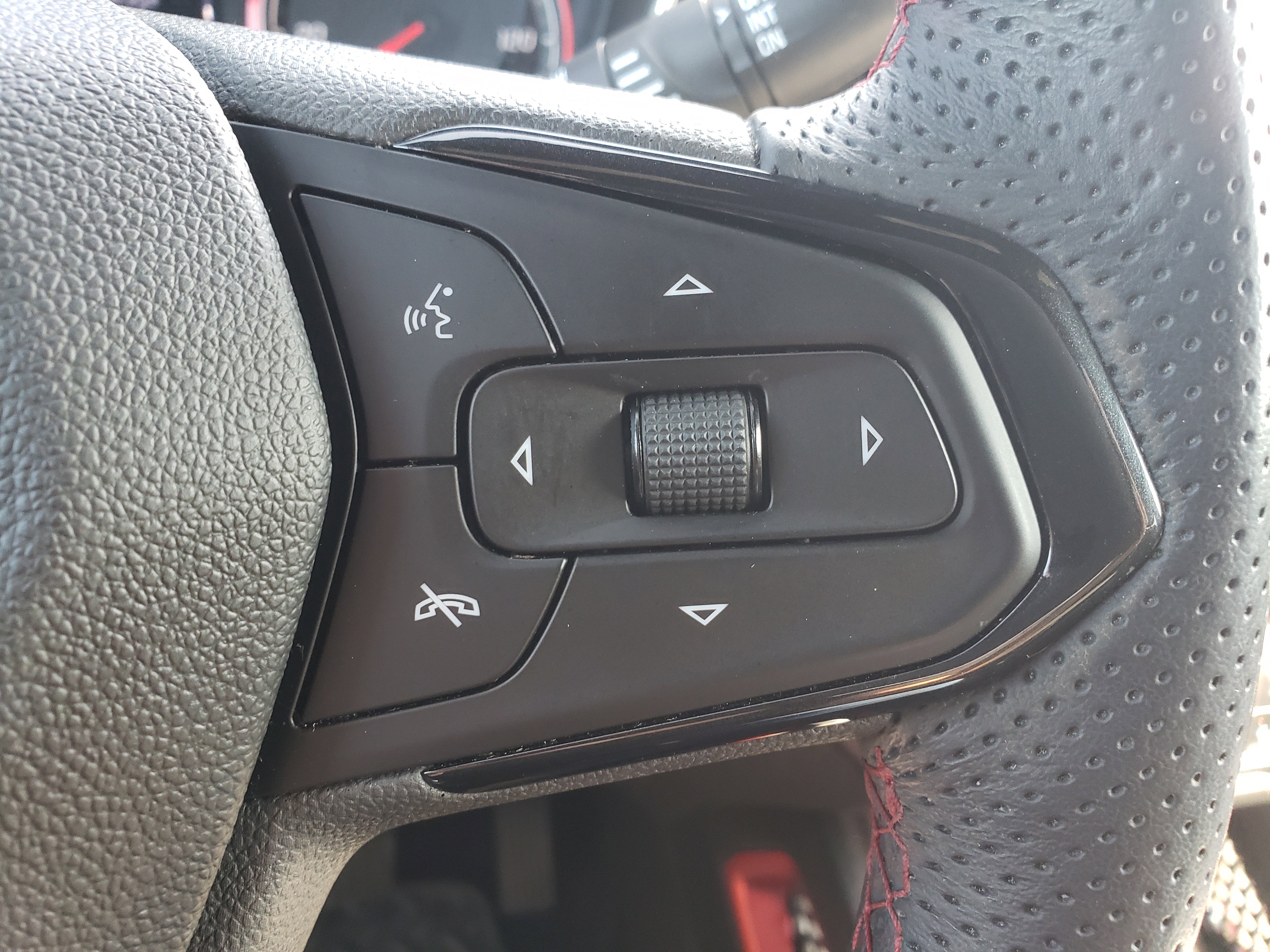Used 2022 Chevrolet TrailBlazer RS w/ Sun and Liftgate Package FWD image 18